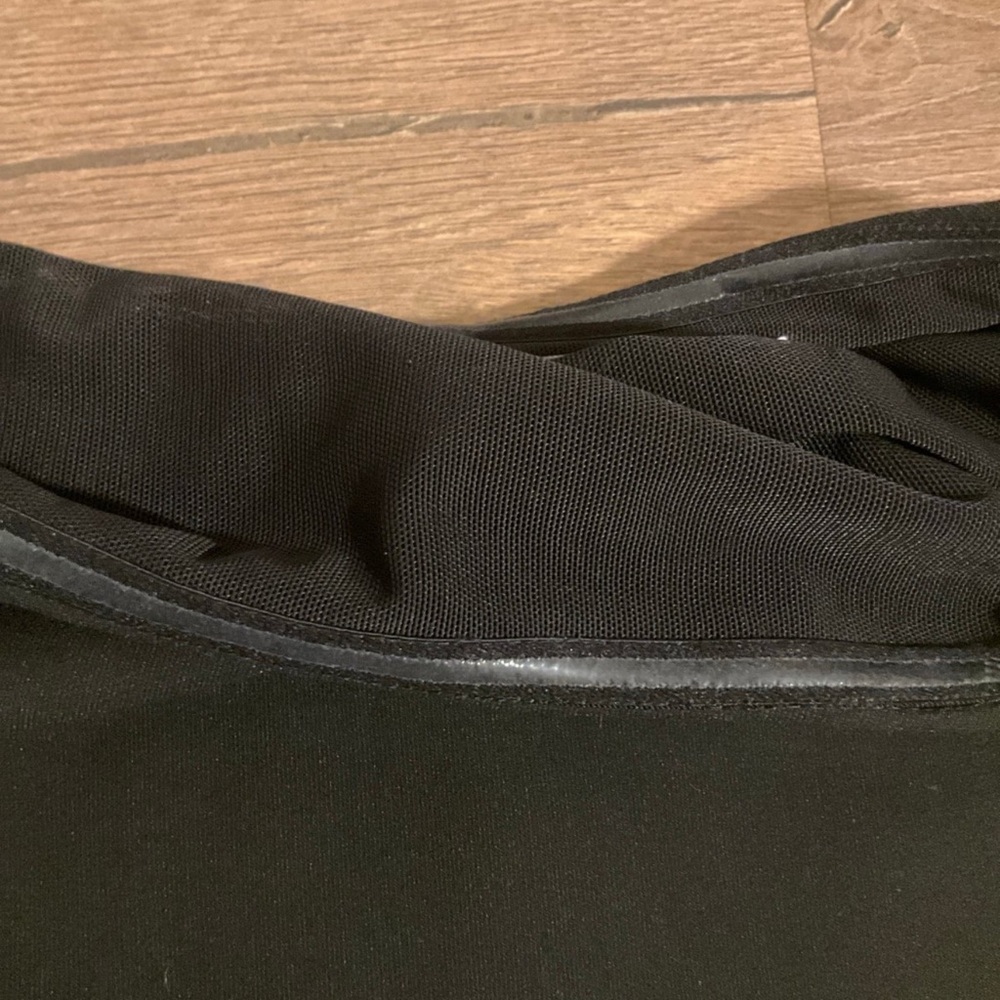 Elizabeth and James Addilyn black strapless cropped top with zippered back, S - Picture 6 of 10